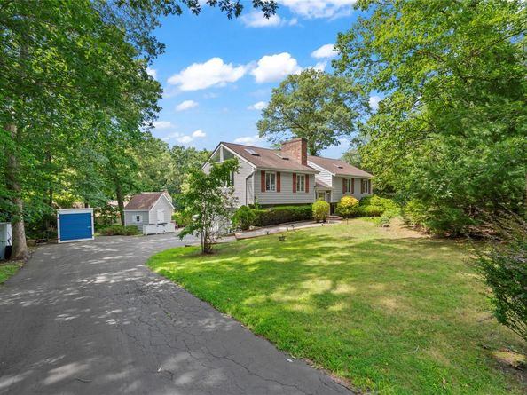 22 Glenview Avenue, Northport NY 11768