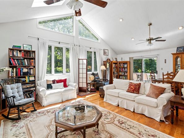 22 Glenview Avenue, Northport NY 11768