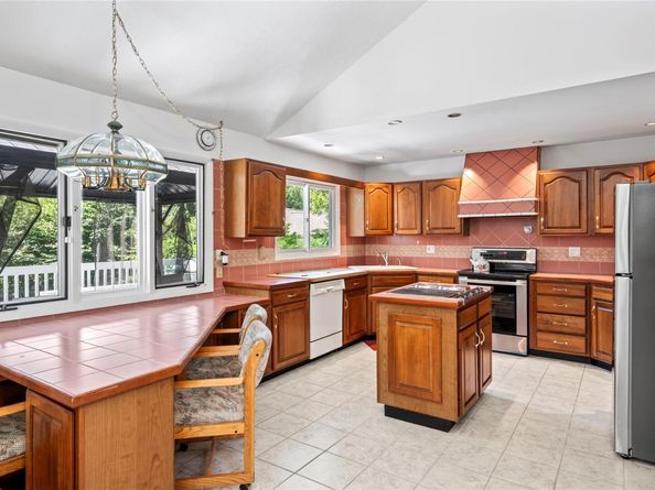 22 Glenview Avenue, Northport NY 11768