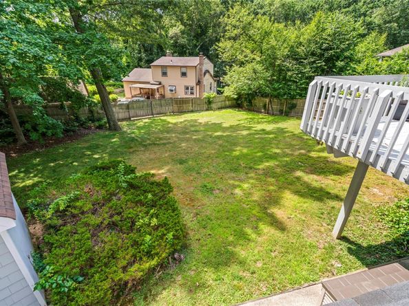 22 Glenview Avenue, Northport NY 11768