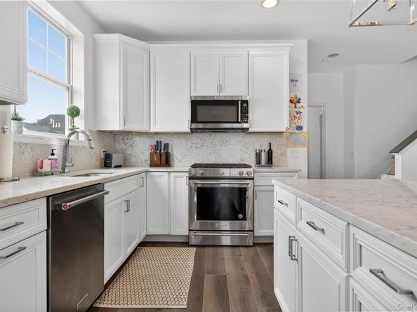2202 Townhome Way, Huntington Station NY 11746