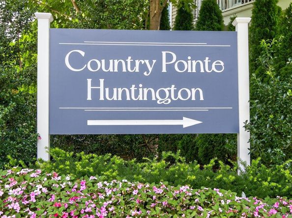 2202 Townhome Way, Huntington Station NY 11746
