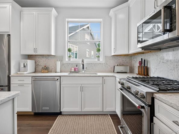 2202 Townhome Way, Huntington Station NY 11746