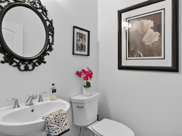 2202 Townhome Way, Huntington Station NY 11746