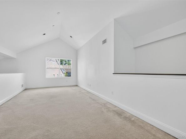 2202 Townhome Way, Huntington Station NY 11746
