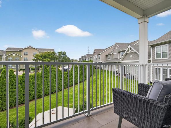 2202 Townhome Way, Huntington Station NY 11746