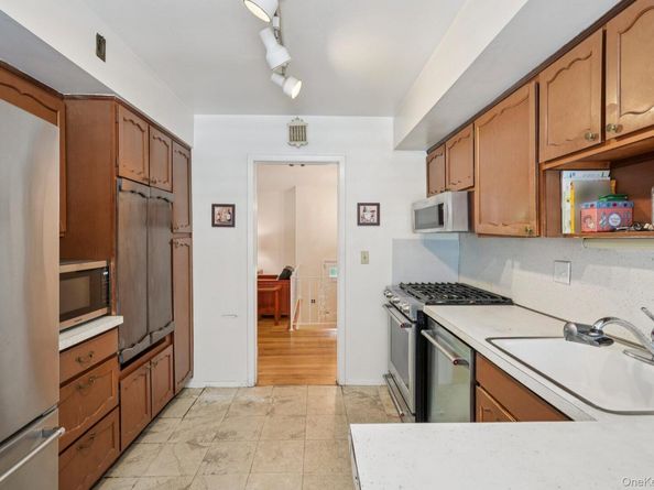 3 Old Farm Circle, White Plains NY 10605