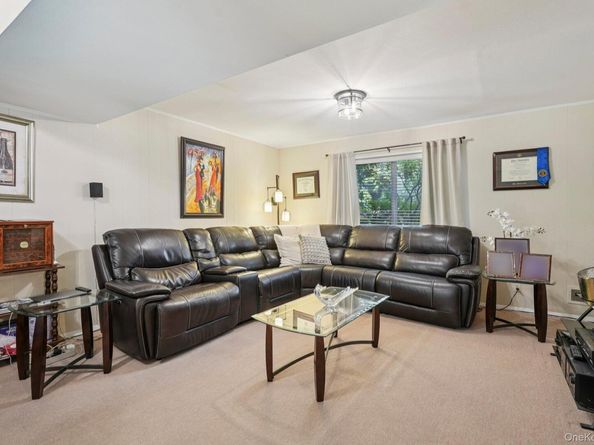 3 Old Farm Circle, White Plains NY 10605