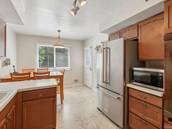 3 Old Farm Circle, White Plains NY 10605