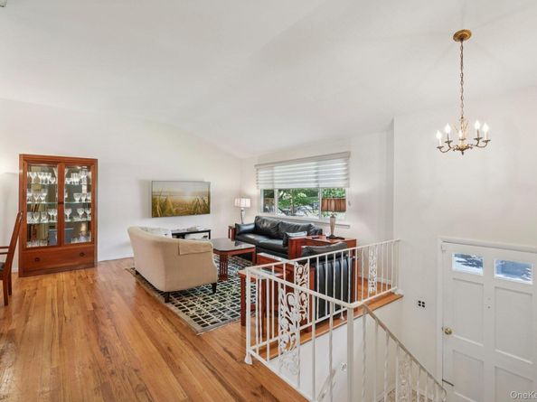 3 Old Farm Circle, White Plains NY 10605