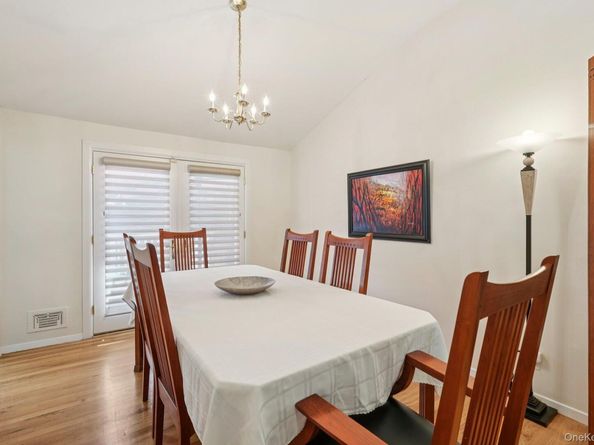 3 Old Farm Circle, White Plains NY 10605