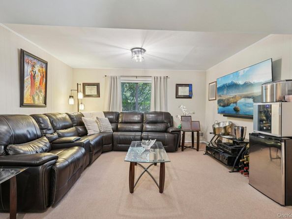 3 Old Farm Circle, White Plains NY 10605