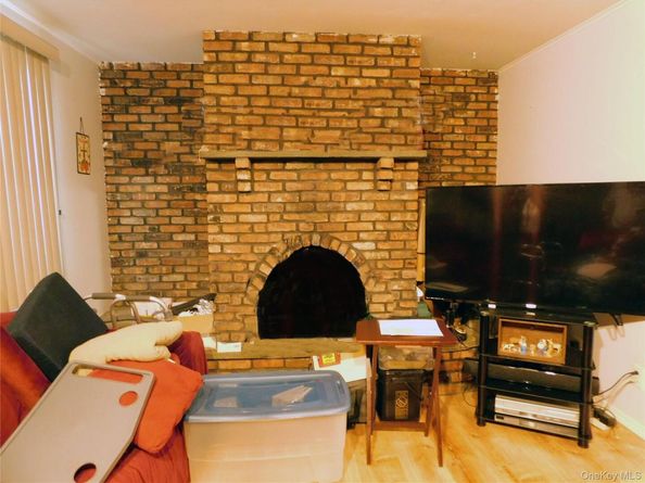 80 Alcolade Drive E, Shirley NY 11967