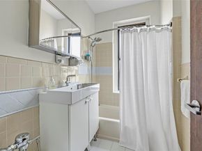 37 Brompton Road 5D, Great Neck NY 11021