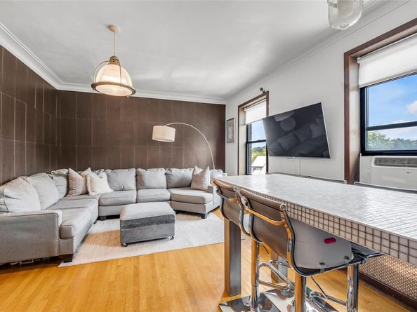 37 Brompton Road 5D, Great Neck NY 11021