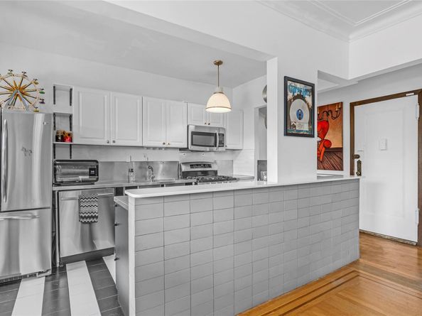37 Brompton Road 5D, Great Neck NY 11021