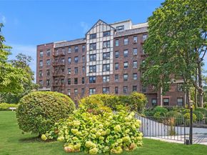 37 Brompton Road 5D, Great Neck NY 11021