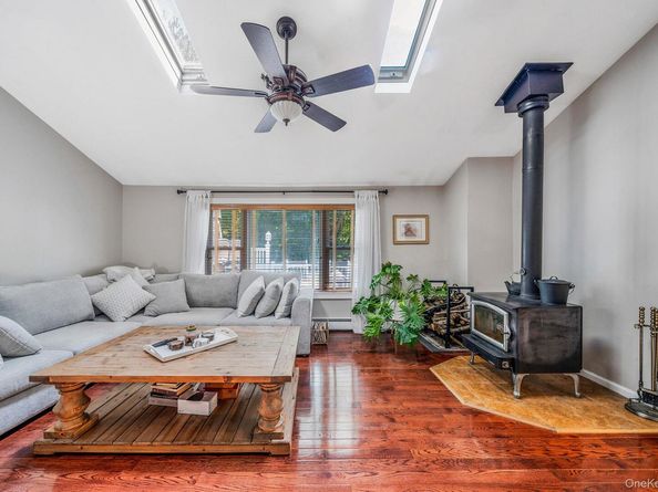 23 Woodbine Street, Coram NY 11727