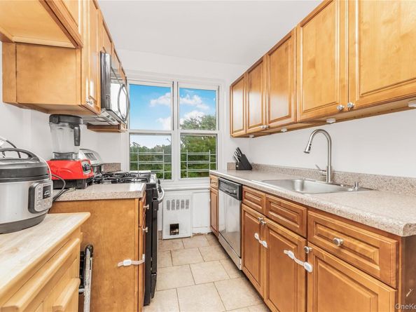 1300 Midland Avenue C64, Yonkers NY 10704