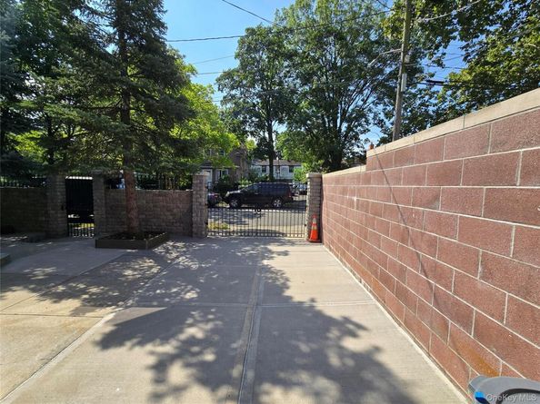 204-19 46TH Rd, Bayside NY 11361