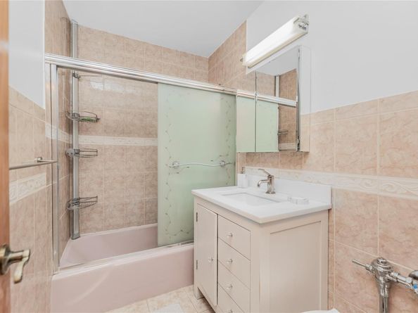52 Yonkers Terrace 2E, Yonkers NY 10704