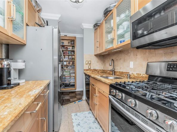 52 Yonkers Terrace 2E, Yonkers NY 10704