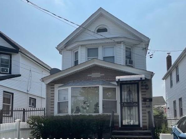 90-60 209th Street, Queens Village NY 11428