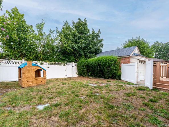 7342 180th Street, Fresh Meadows NY 11366