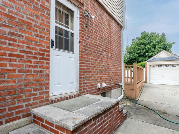 7342 180th Street, Fresh Meadows NY 11366