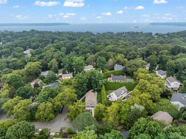 10 Northwood Circle, Huntington NY 11743