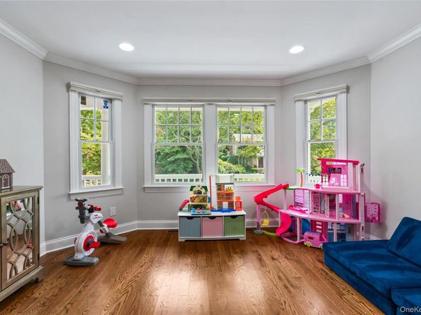 10 Northwood Circle, Huntington NY 11743