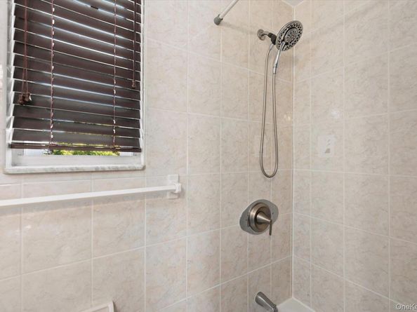 72-29 Little Neck Parkway 2, Glen Oaks NY 11004