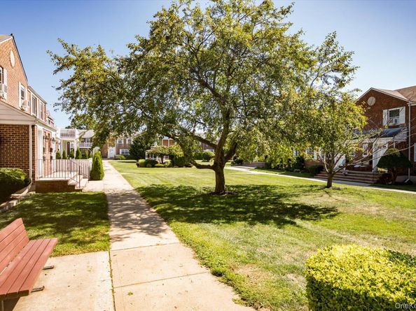 72-29 Little Neck Parkway 2, Glen Oaks NY 11004