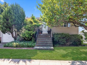 261 E Hoffman Avenue