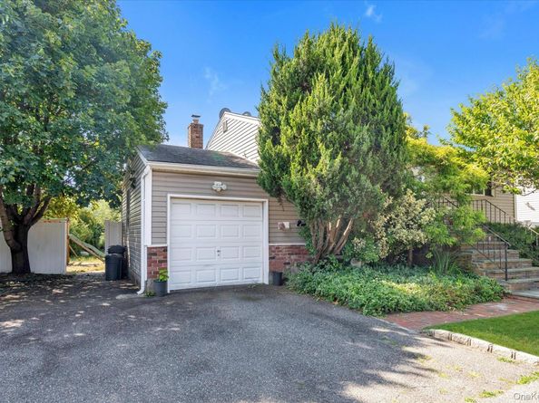 261 E Hoffman Avenue, North Lindenhurst NY 11757