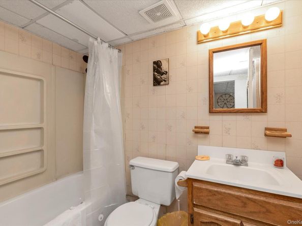 261 E Hoffman Avenue, North Lindenhurst NY 11757