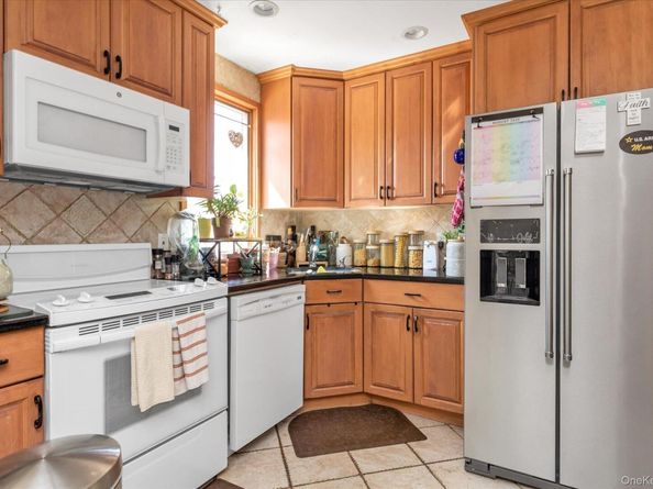 261 E Hoffman Avenue, North Lindenhurst NY 11757