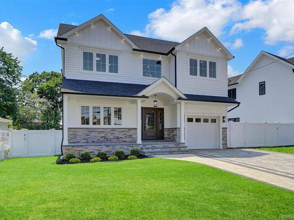 2660 Woods Avenue, East Meadow NY 11554