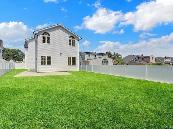 2660 Woods Avenue, East Meadow NY 11554