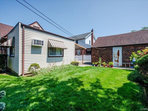 715 Iris Street, Franklin Square NY 11010