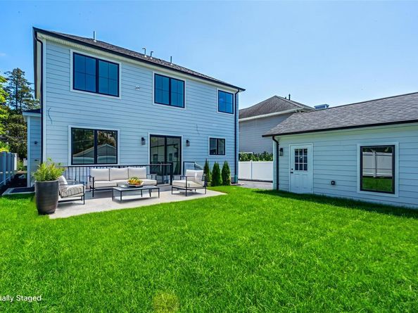 22 N Maryland Avenue, Port Washington NY 11050