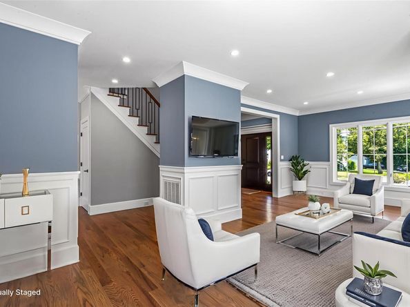 22 N Maryland Avenue, Port Washington NY 11050