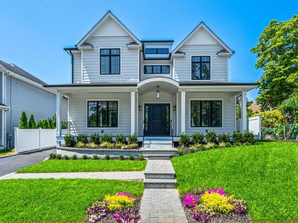 22 N Maryland Avenue, Port Washington NY 11050
