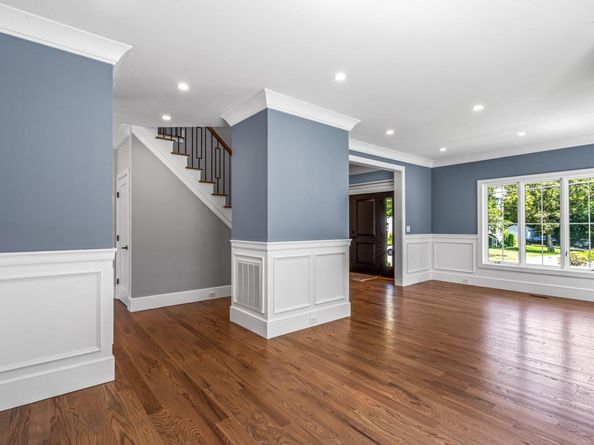 22 N Maryland Avenue, Port Washington NY 11050