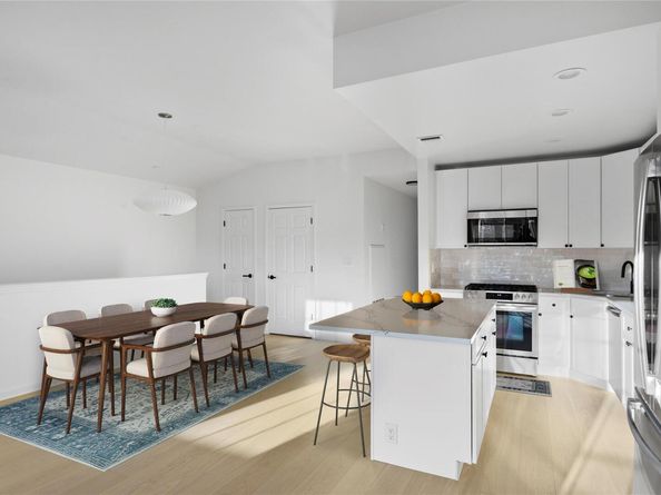 3-17 Endeavor Place C, College Point NY 11356