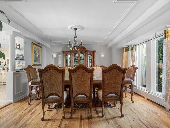 10 Faulkner Lane, Dix Hills NY 11746
