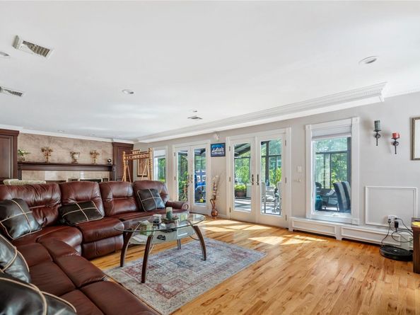 10 Faulkner Lane, Dix Hills NY 11746