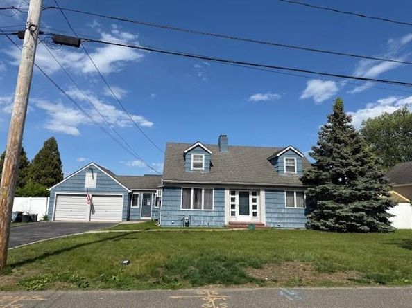 624 Adams Avenue, Lindenhurst NY 11757
