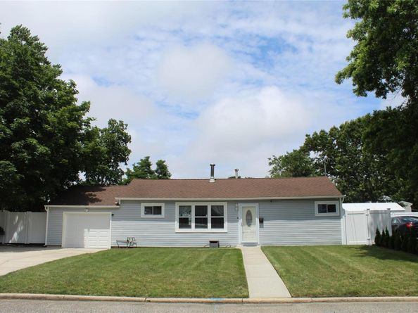 45 Tamarack Street, Central Islip NY 11722