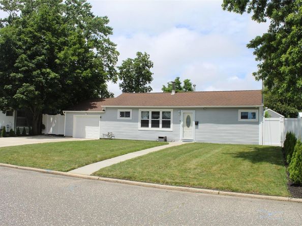 45 Tamarack Street, Central Islip NY 11722